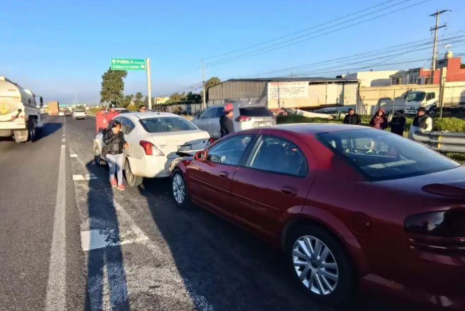 Accidentes en la México-Puebla provocan caos vial y filas de 5 kilómetros