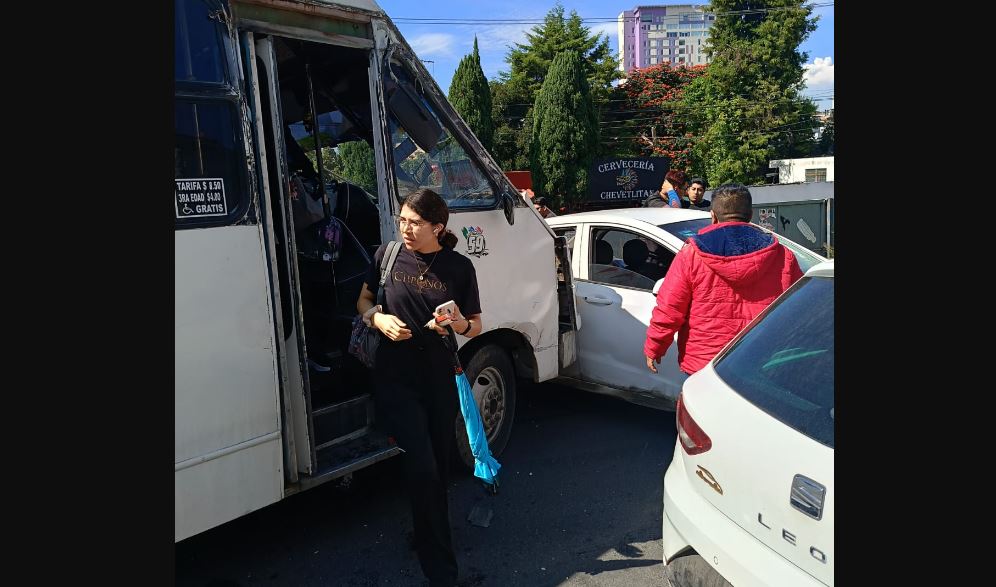 ¡Atención! Fuerte choque genera caos vial en el Bulevar del Niño Poblano