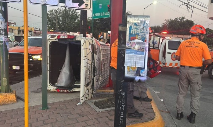 Choque en Guadalupe deja cuatro heridos, entre ellos un menor, tras volcadura