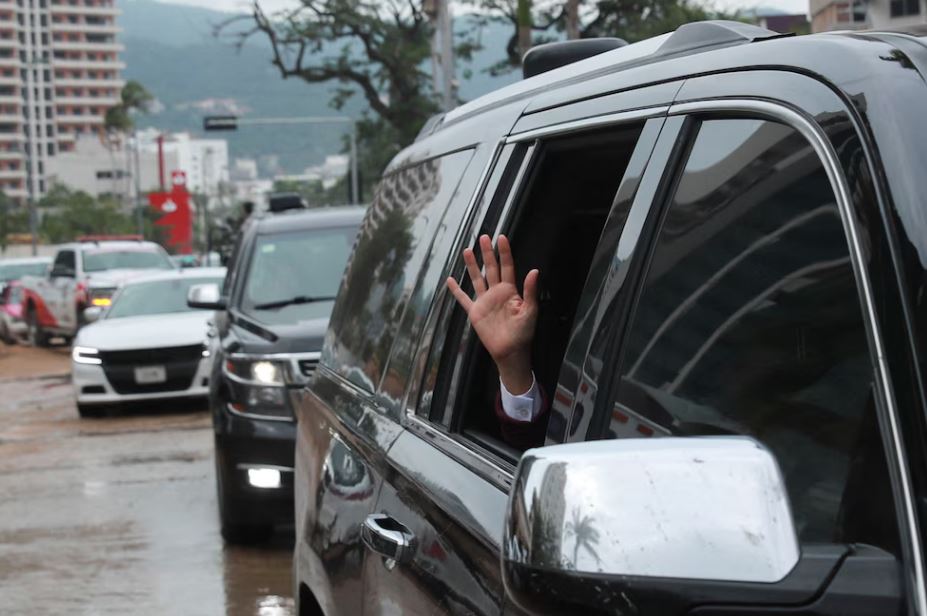 Sheinbaum llega a Acapulco para evaluar daños tras el huracán John