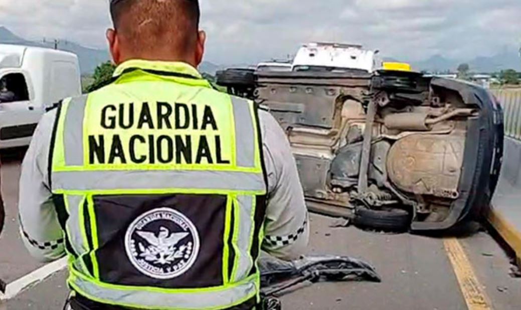 Volcadura en la autopista Córdoba-Veracruz deja una mujer lesionada y caos vial