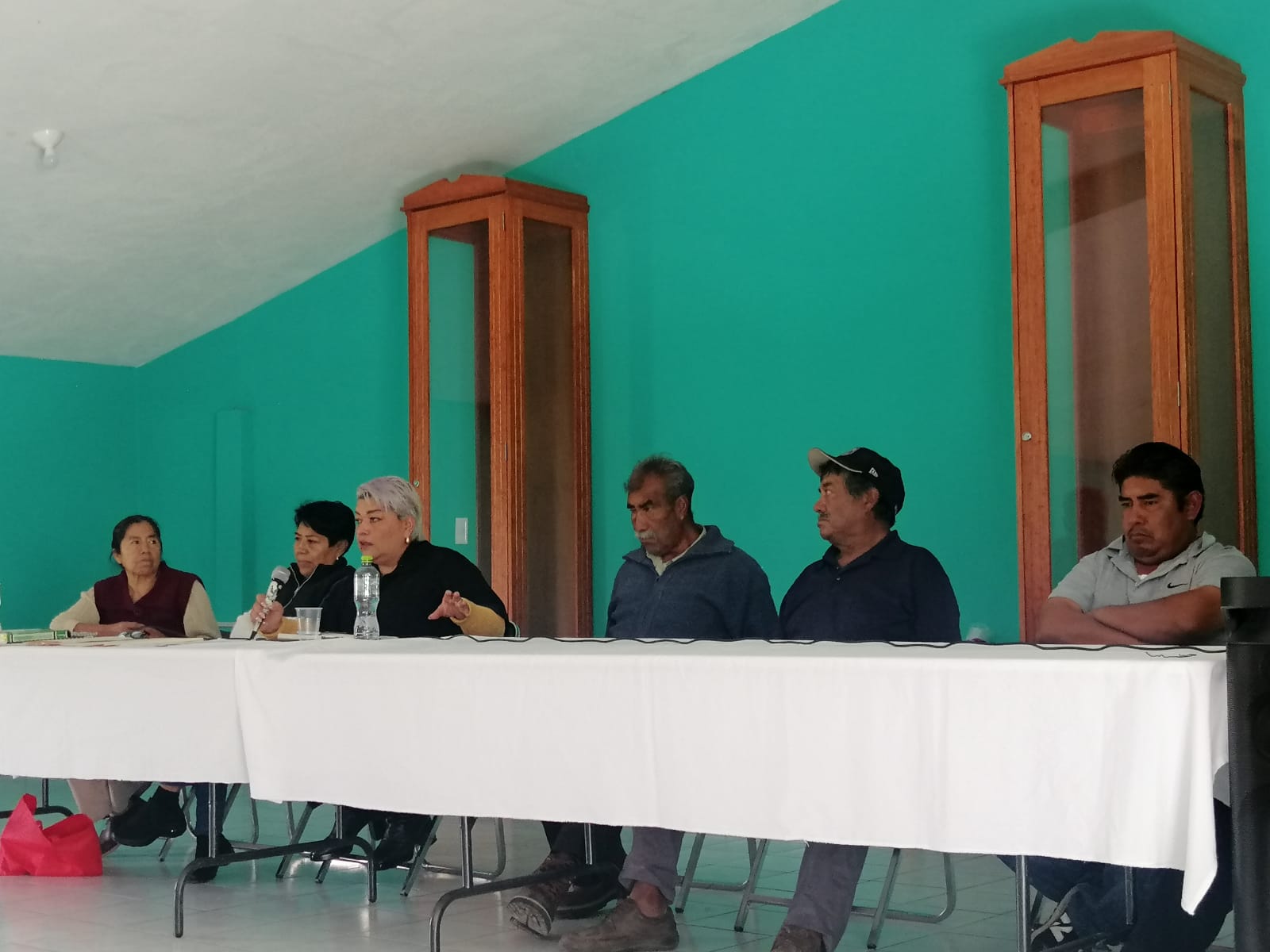 Ejidatarios de San Mateo Cuanalá exigen información sobre mejora de camino en Juan C. Bonilla