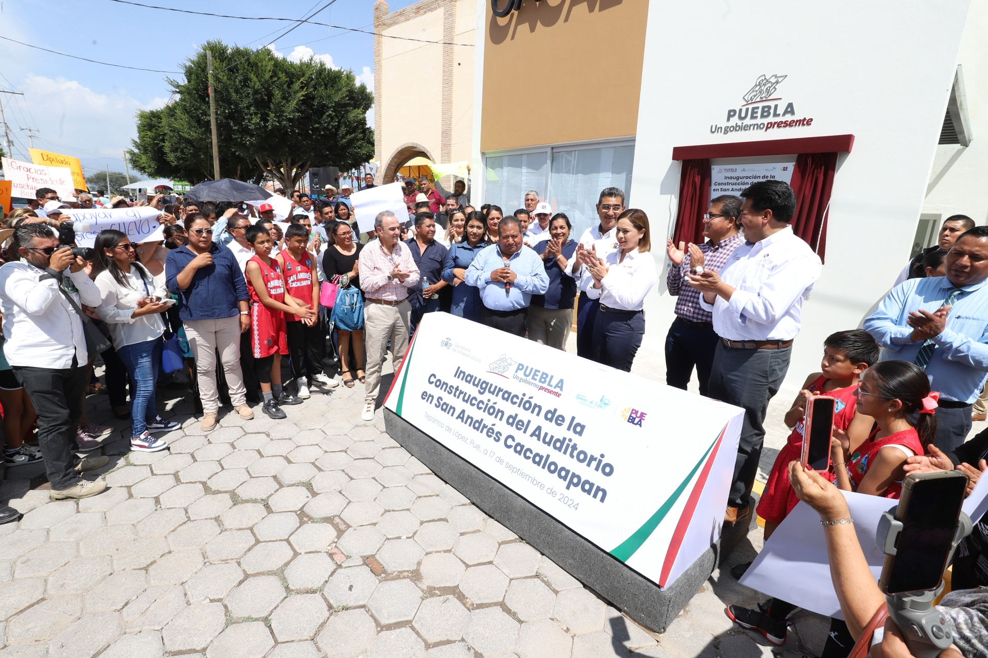Gobernador inaugura Auditorio en Tepanco de López, impulsando el desarrollo local