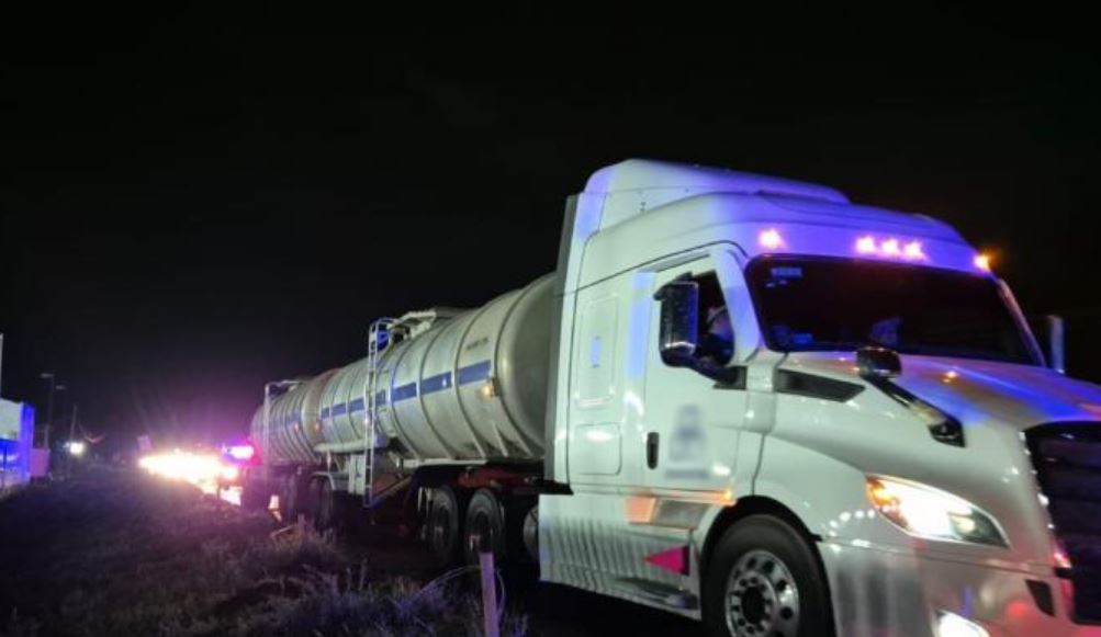 Guardia Nacional detiene tractocamión con 60 mil litros de gasolina robada