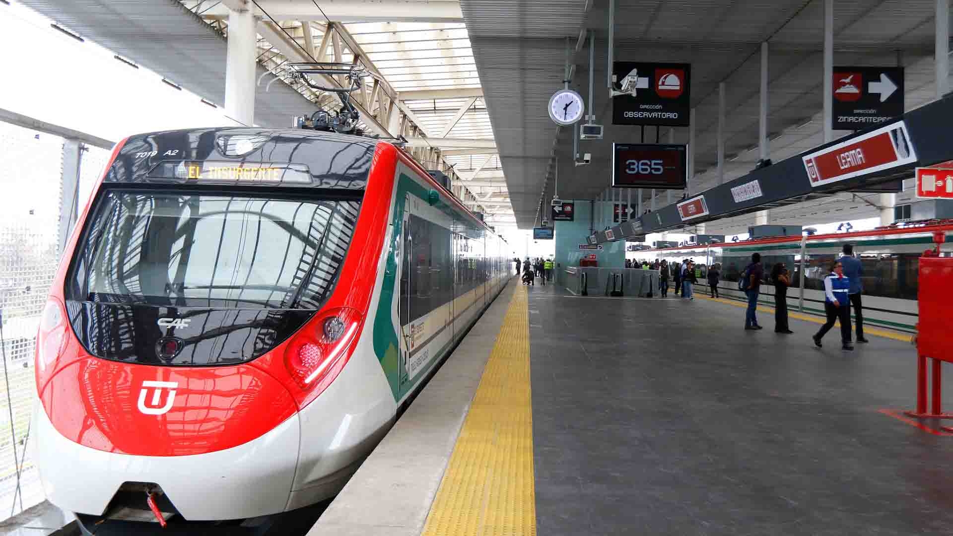 Tren interurbano México - Toluca inicia operaciones con gran afluencia: ¡6,724 pasajeros en su primer día!