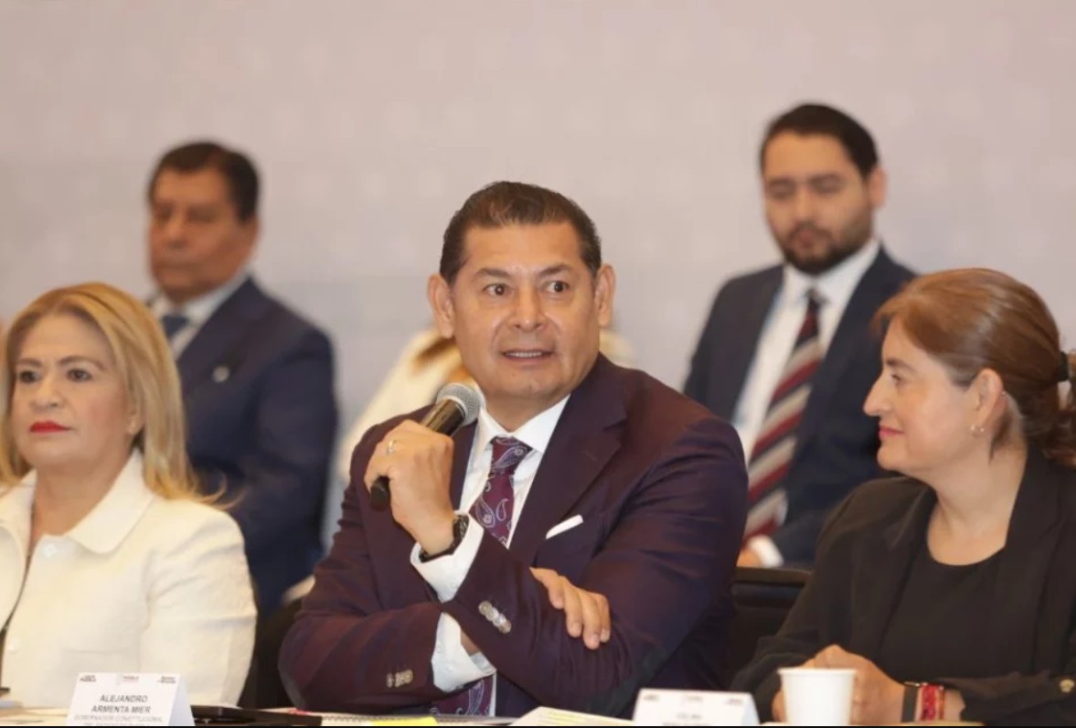 Armenta pide a Grupo Proyecta donar predio para viviendas de policías