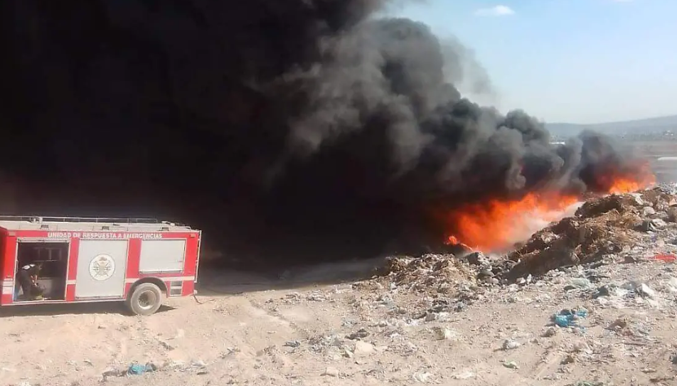 Rápida Acción en Huamantla Controla Incendio en Relleno Sanitario