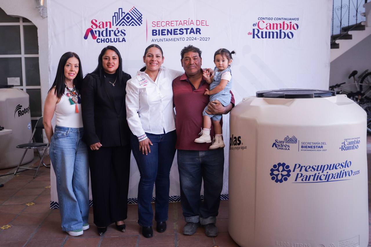 Mejora Lupita Cuautle condiciones de vida en San Andrés con entrega de tinacos