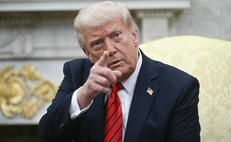 Exfuncionarios de EE. UU. acusan a Trump de abuso de poder y venganza