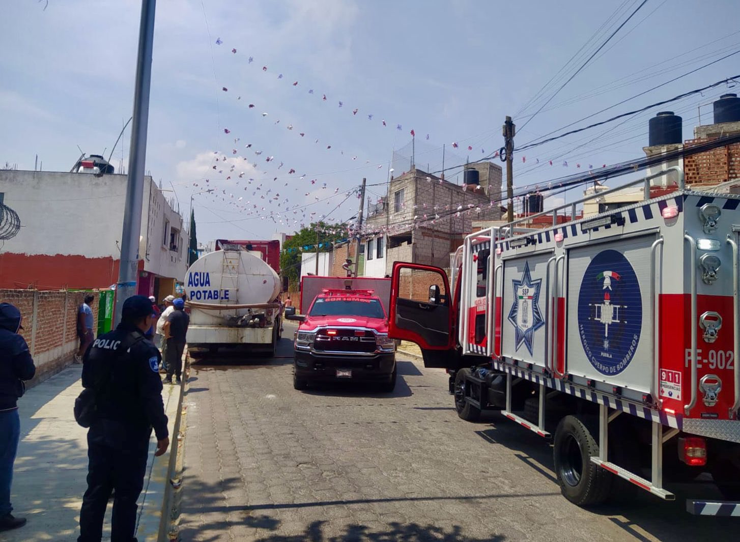 Bomberos de San Andrés Cholula atienden incendio en casa habitación