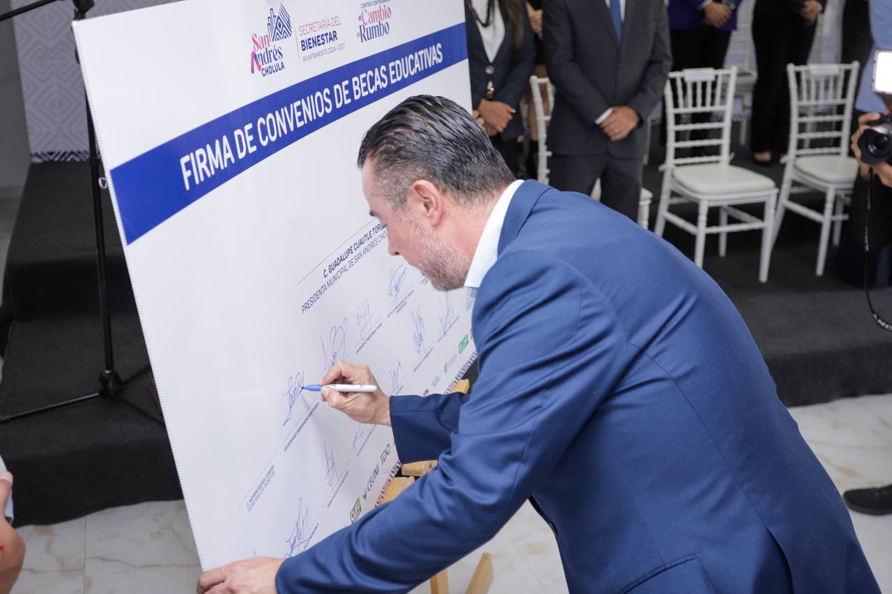 San Andrés Cholula impulsa la educación con más de 200 becas para jóvenes