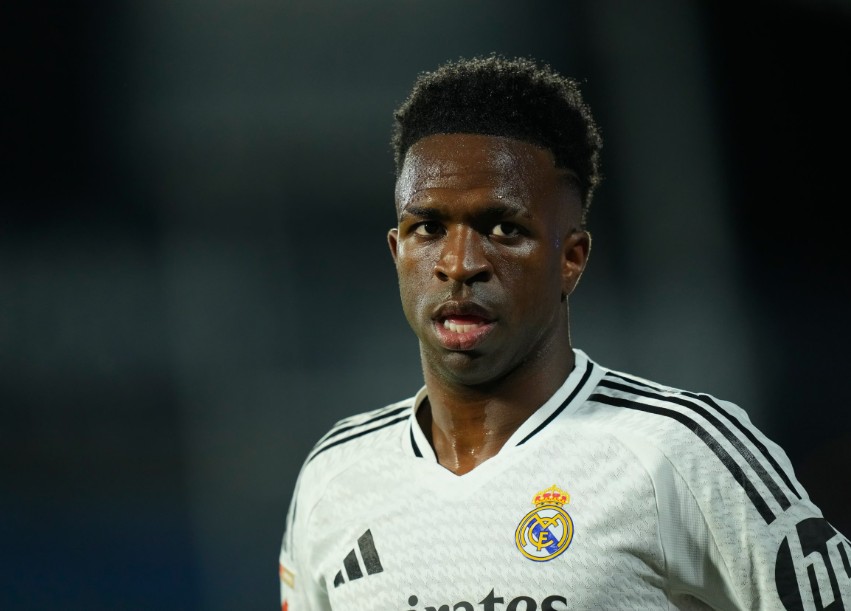 Jueza archiva causa contra hinchas del Barcelona acusados de insultar a Vinícius Jr. por falta de delito