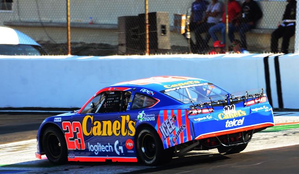 Max Gutiérrez sube al sexto lugar en NASCAR México