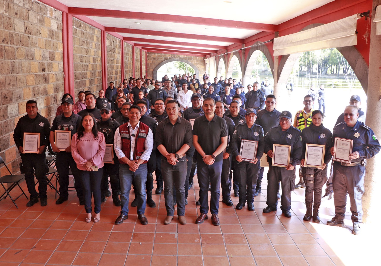 Omar Muñoz reconoce labor de elementos policíacos que han destacado en sus funciones 