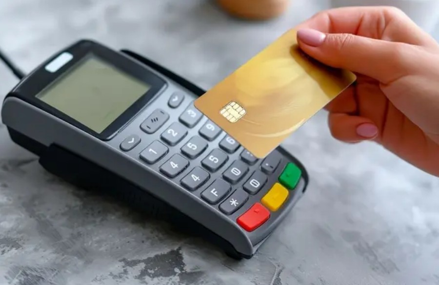 ¿Por qué es ilegal cobrar comisión por pagar con tarjeta?