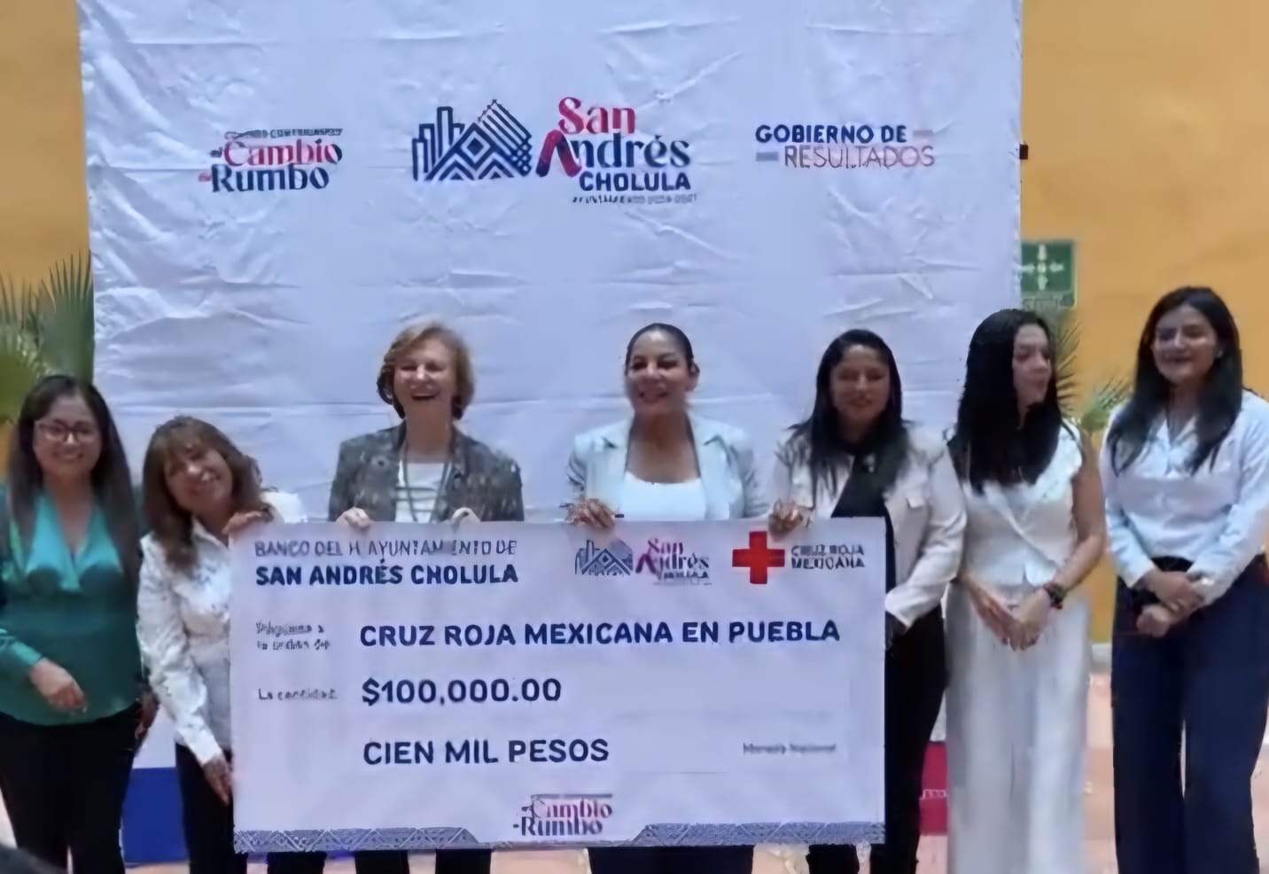 Entrega Guadalupe Cuautle donativo de 100 mil pesos a la Cruz Roja Mexicana