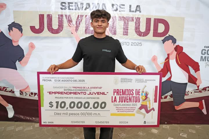entrega premio juventudes cuautlancingo 2