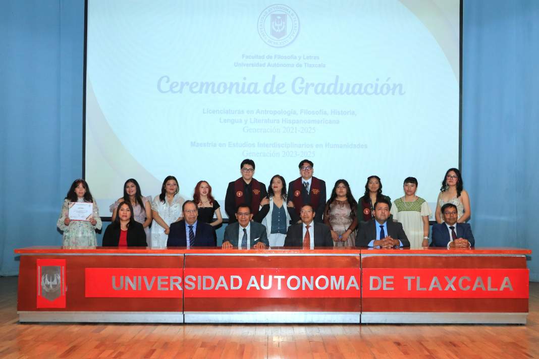 UATx celebra graduación de licenciaturas y maestrías con excelencia educativa