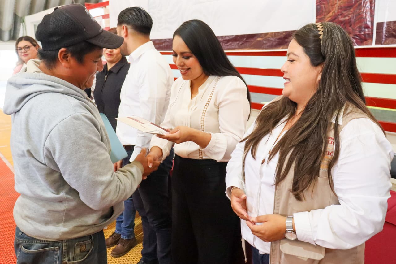 Tonantzin Fernández impulsa educación básica con entrega de becas “Rita Cetina” 