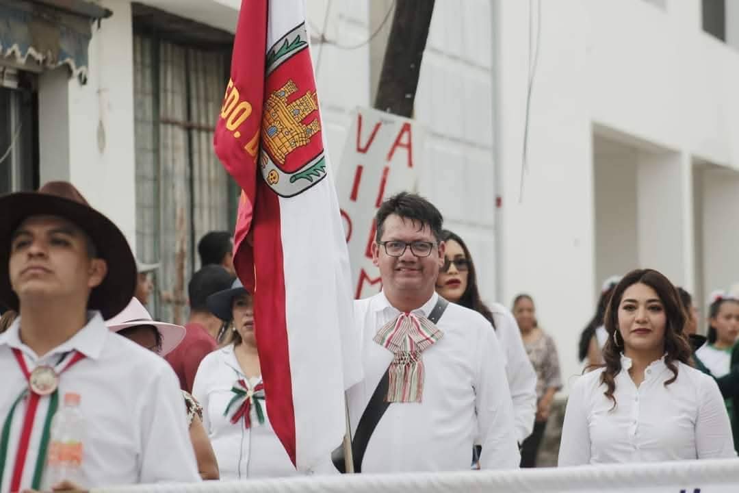 Exigen renuncia de primer regidor de Zacatelco tras golpear a ciudadano