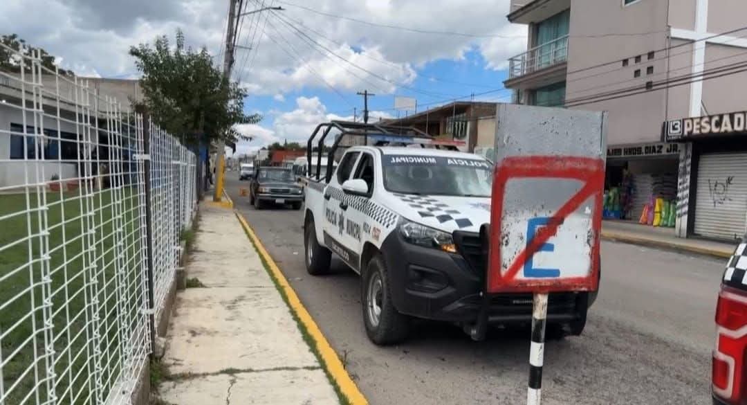 Exigen renuncia de primer regidor de Zacatelco tras golpear a ciudadano