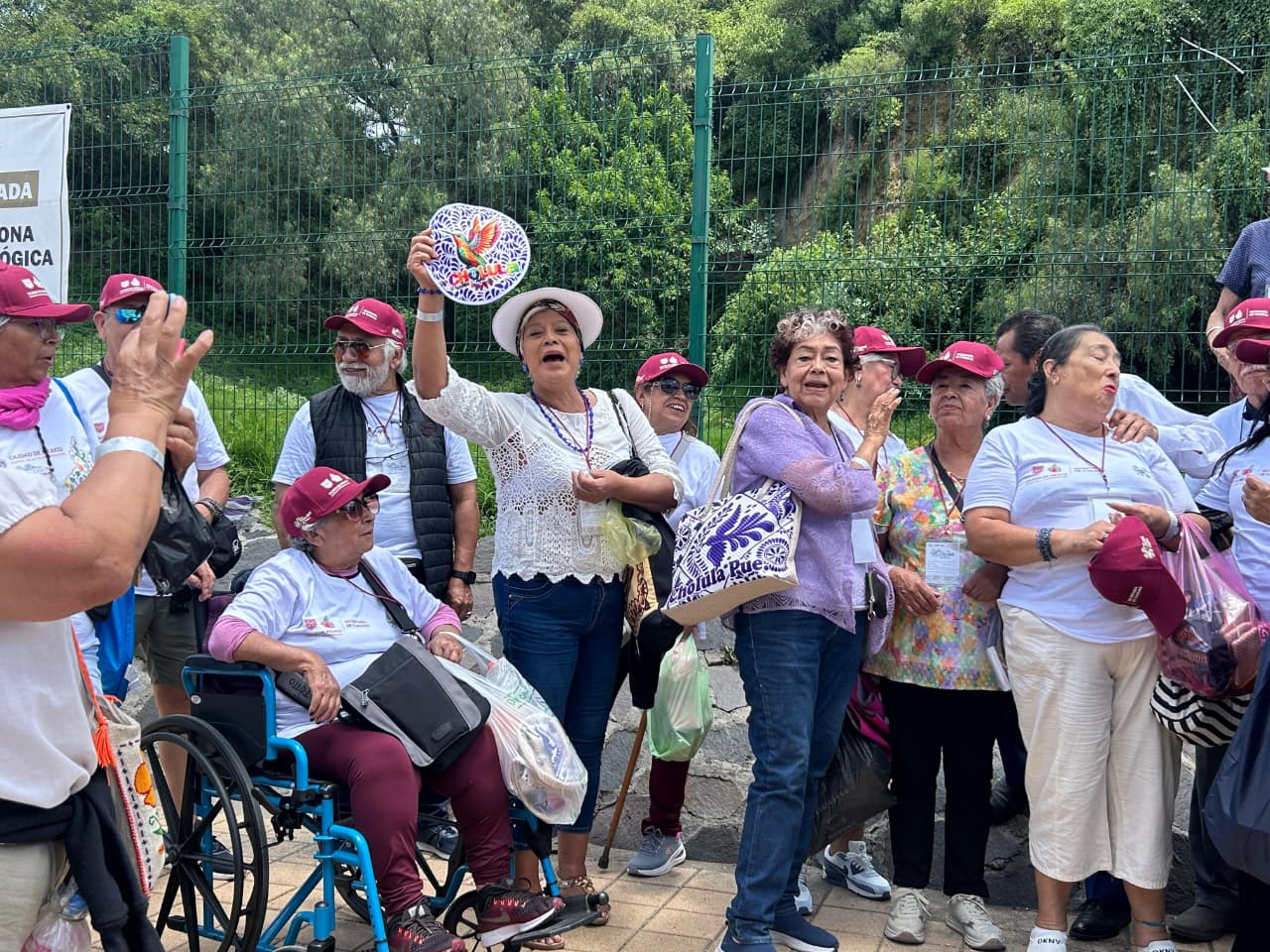 Recibe Gobierno de Cholula a visitantes del programa Colibrí de Plata