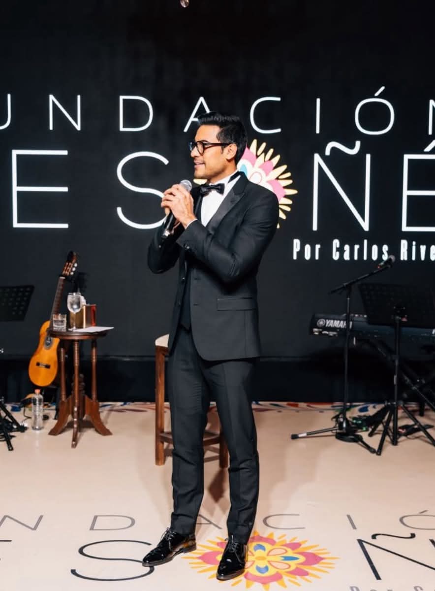 Carlos Rivera presenta su fundación "Te Soñé" en Huamantla 