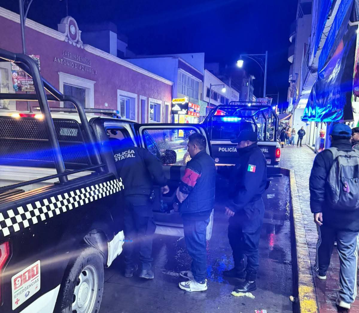 Detienen en Chiautempan a 3 presuntos "desplazadores" en sucursal bancaria