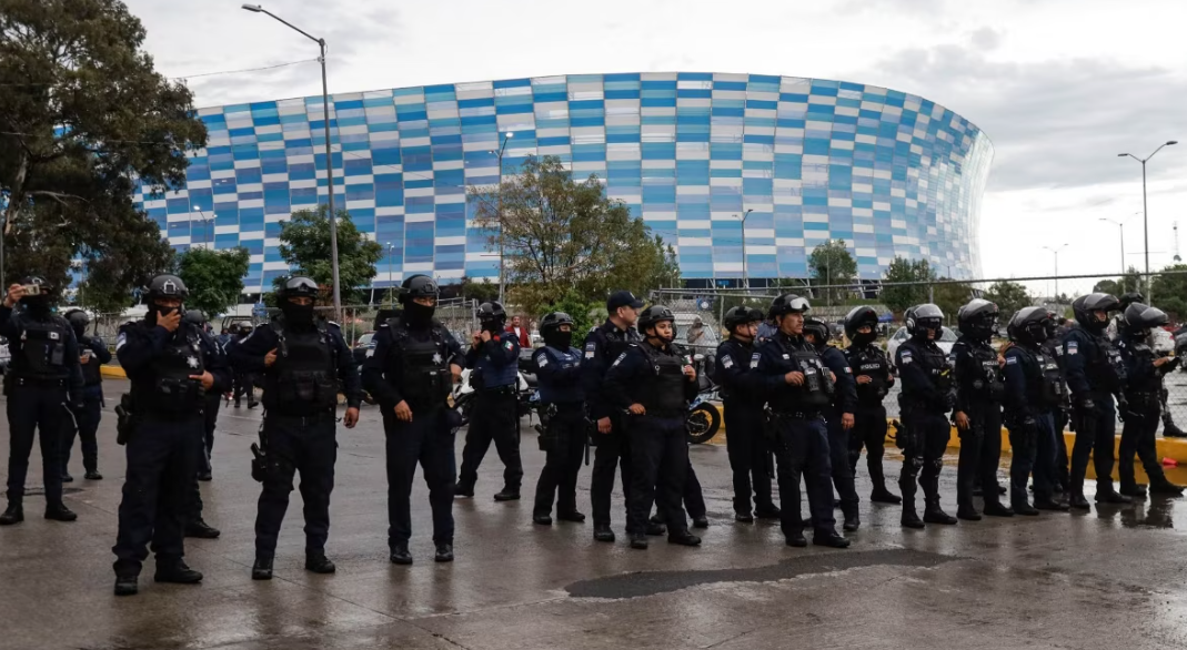 Riña en el Estadio Cuauhtémoc deja una mujer muerta y un joven herido