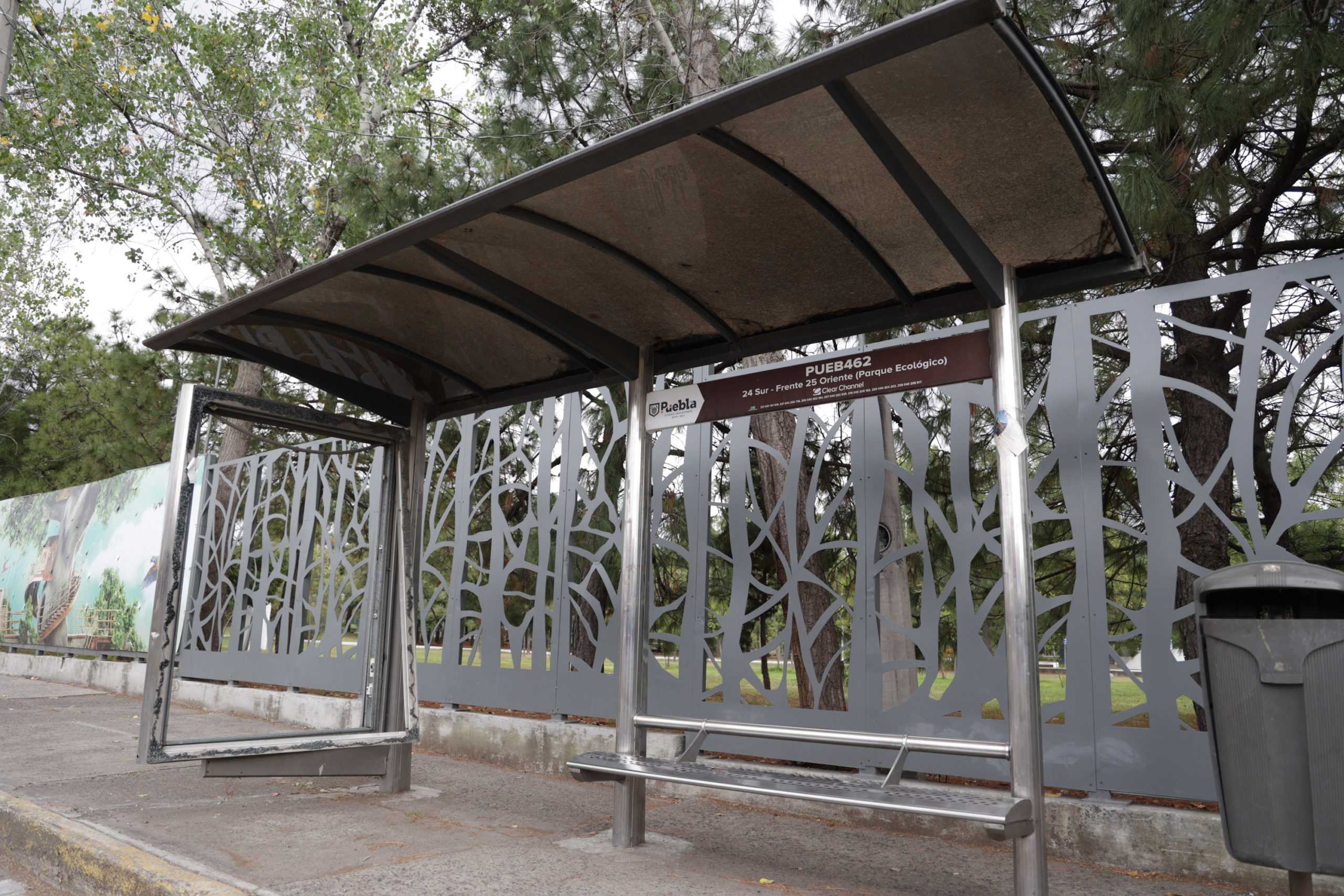 Pepe Chedraui entrega al Congreso proyecto de concesión para publicidad en paraderos