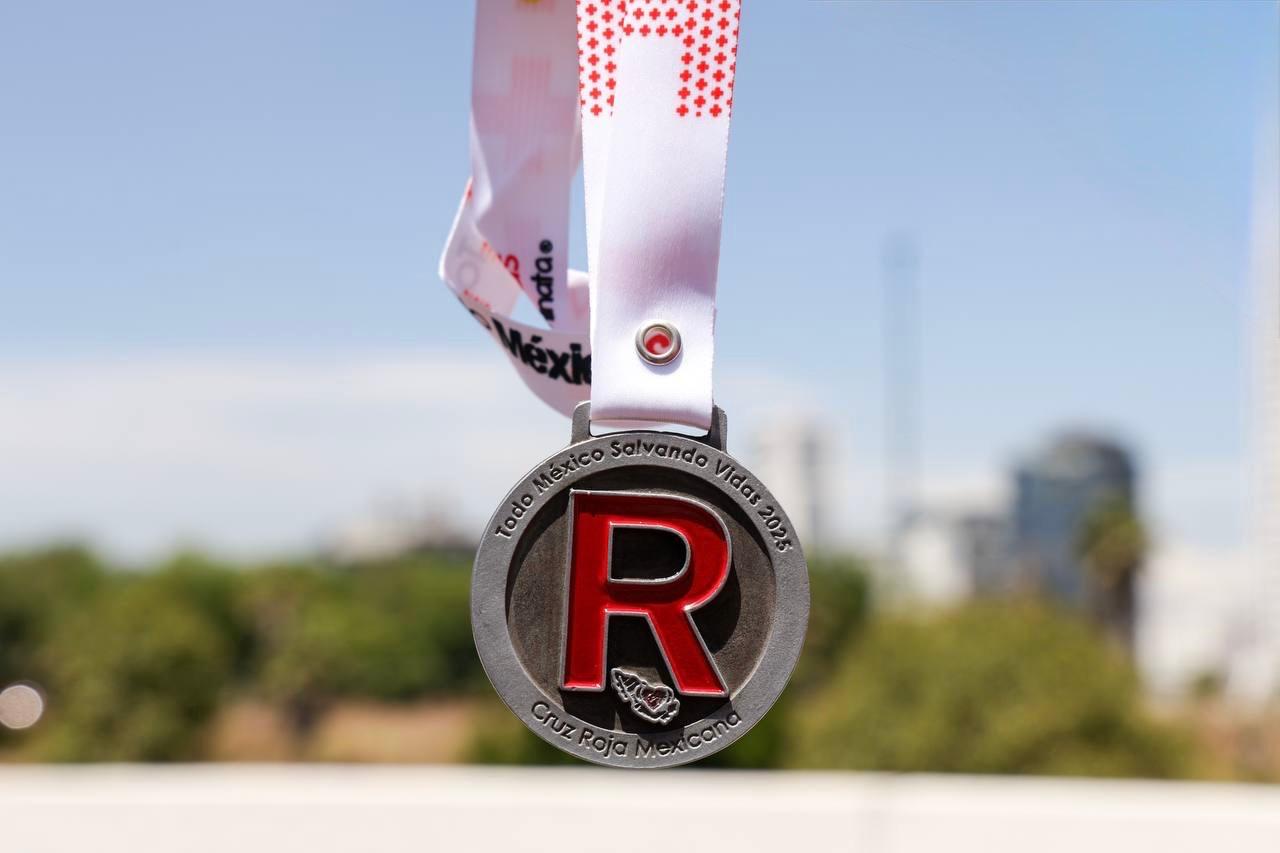 Presentan San Andrés Cholula y Cruz Roja Puebla playera y medalla de la Carrera Nacional ‘Todo México Salvando Vidas 2025’