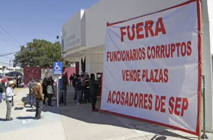 SEPE alerta sobre extorsiones a egresados para venta de plazas docentes en Tlaxcala