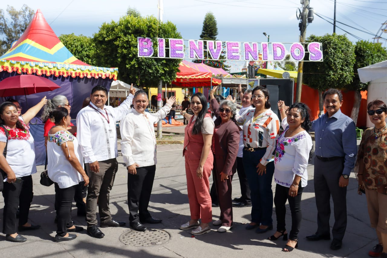 Celebra Tonantzin Fernández el sabor y la tradición en el Gran Concurso del Mole en Momoxpan