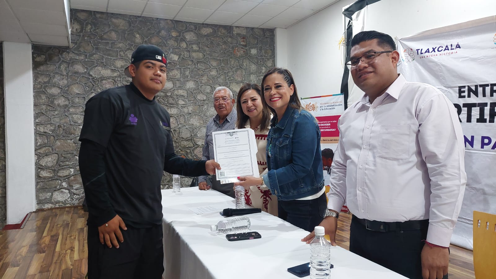 Más de 90 tlaxcaltecas culminan estudios básicos en San Pablo del Monte