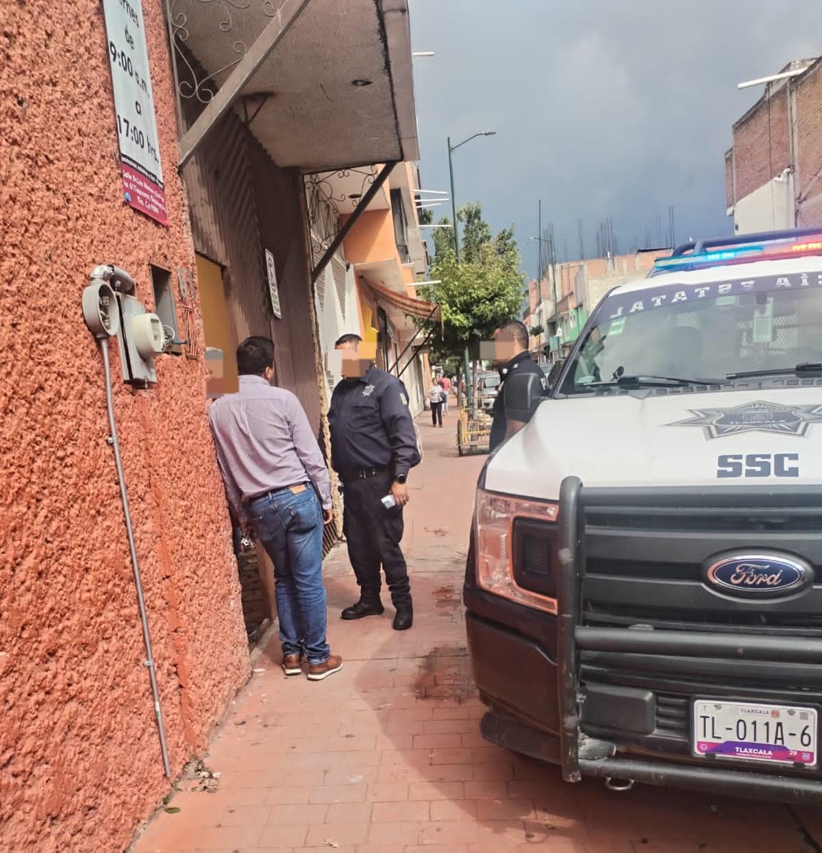 Asaltan notaría en Chiautempan; roban 100 mil pesos y abandonan motocicleta en huida