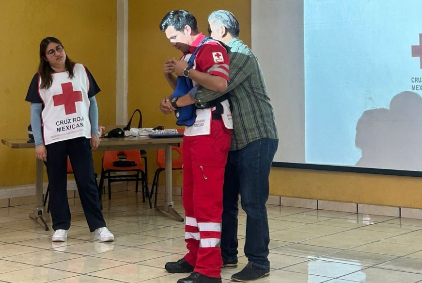 Docentes y administrativos capacitados en primeros auxilios
