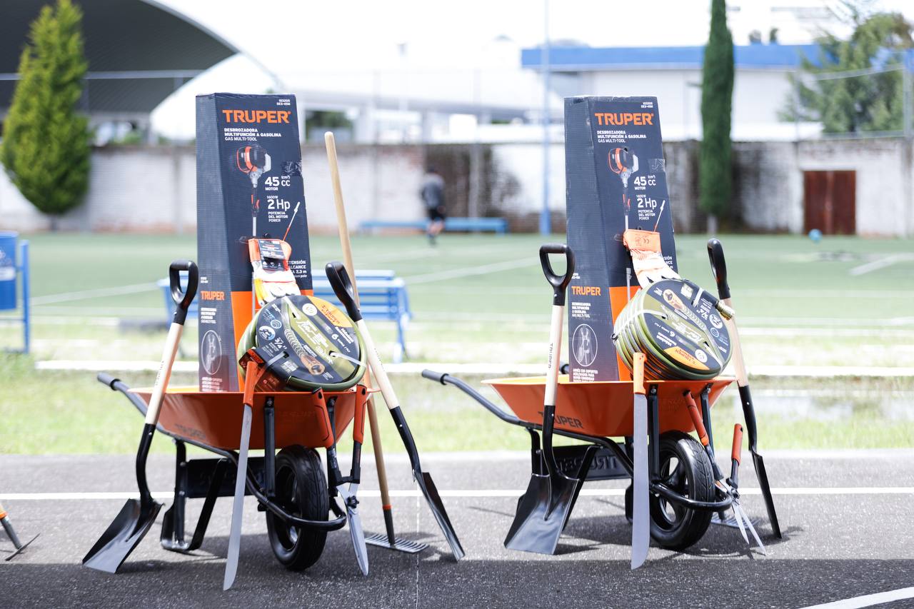 Equipa Gobierno de San Andrés Cholula a fraccionamientos y colonias con kits de jardinería
