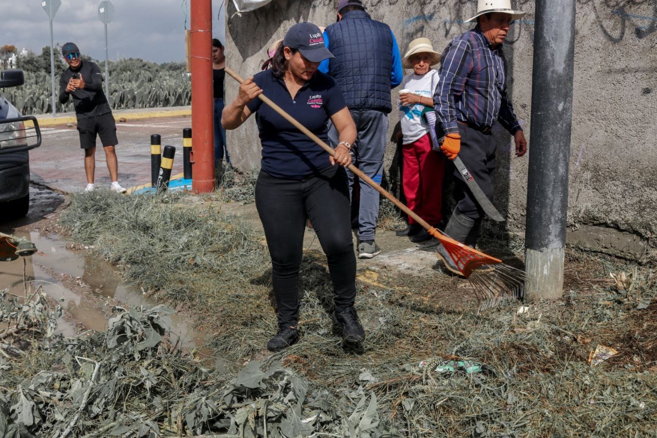 Mejora Lupita Cuautle seguridad e imagen urbana con mantenimiento y alumbrado en Tlaxcalancingo