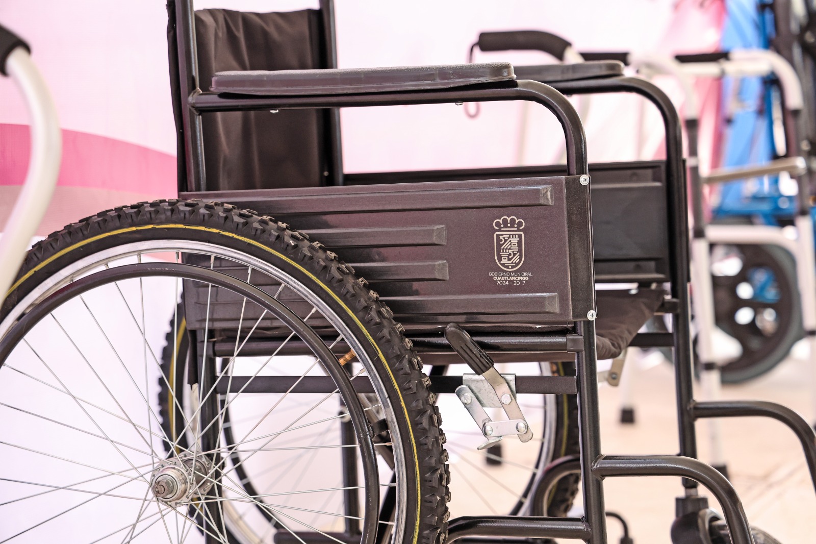 Omar Muñoz encabeza entrega de aparatos funcionales