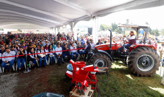 Gobierno de Puebla adquirirá en dos años 3 mil equipos de maquinaria agrícola para apoyar a productores