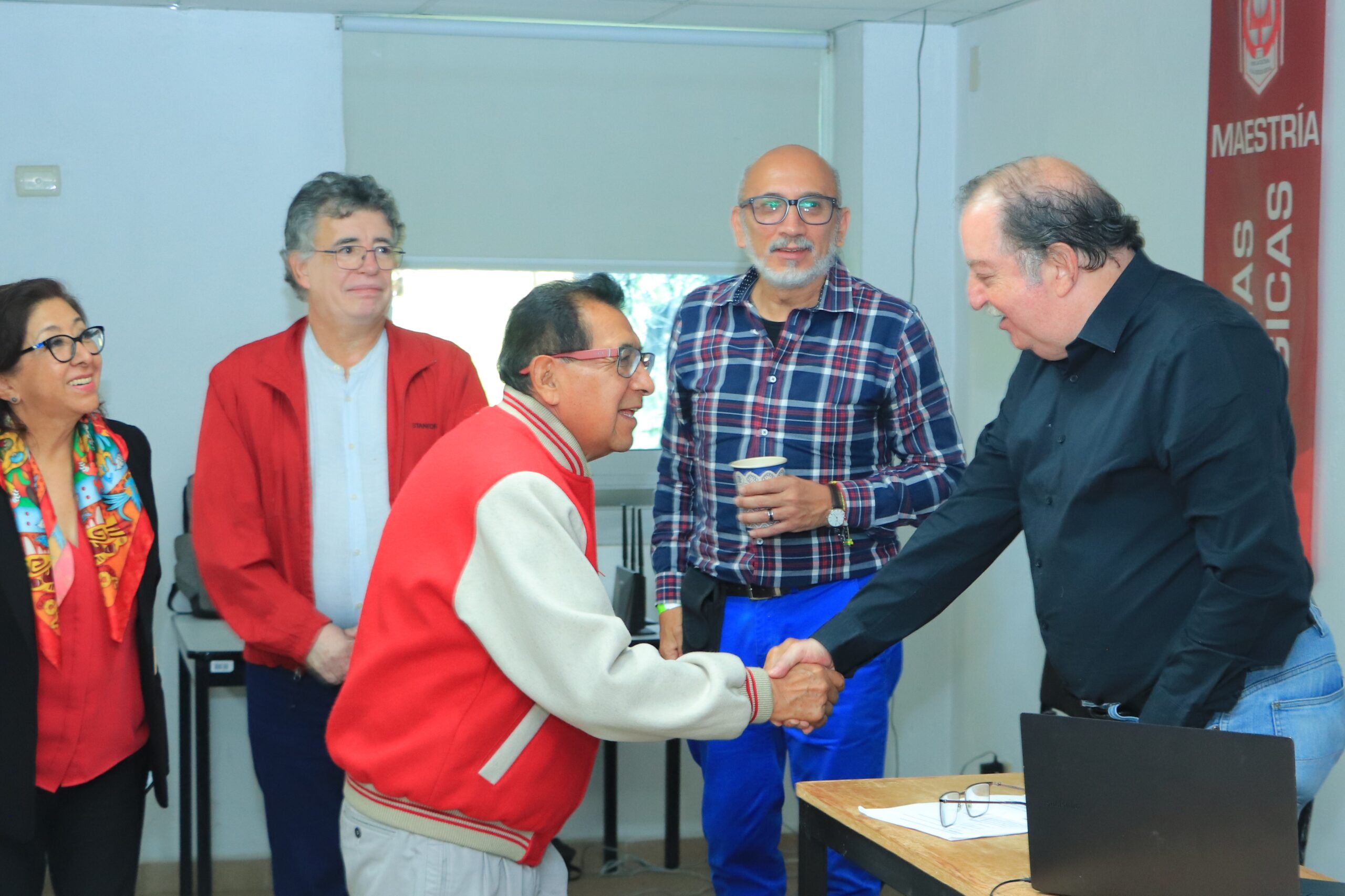 Rector de la UATx se reúne con Pepe Gordon para fortalecer divulgación científica