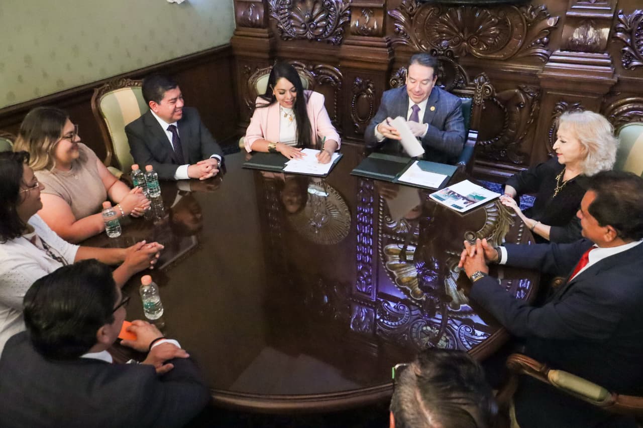 Firman Gobierno de Cholula y Escuela Libre de Derecho convenio de colaboración