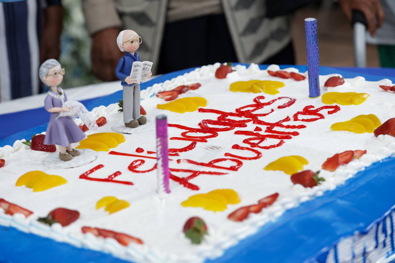 Celebra Lupita Cuautle a Personas Adultas Mayores en su día