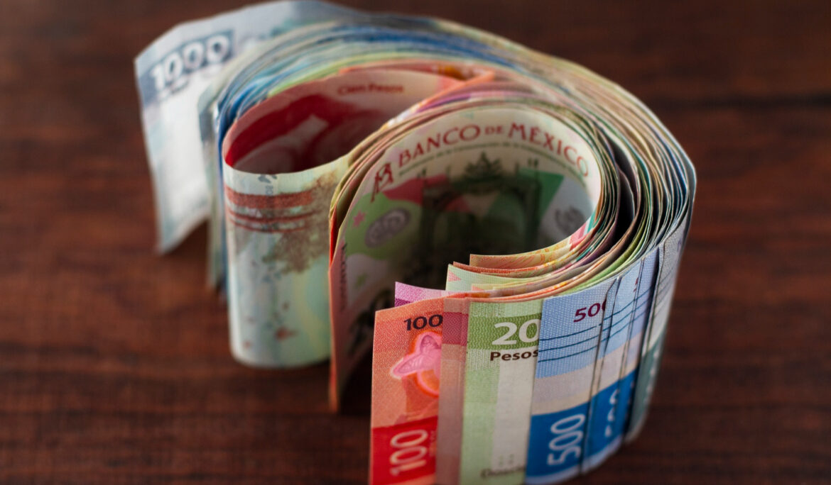 Trump da 90 días a México y peso reacciona tras pausa en aranceles