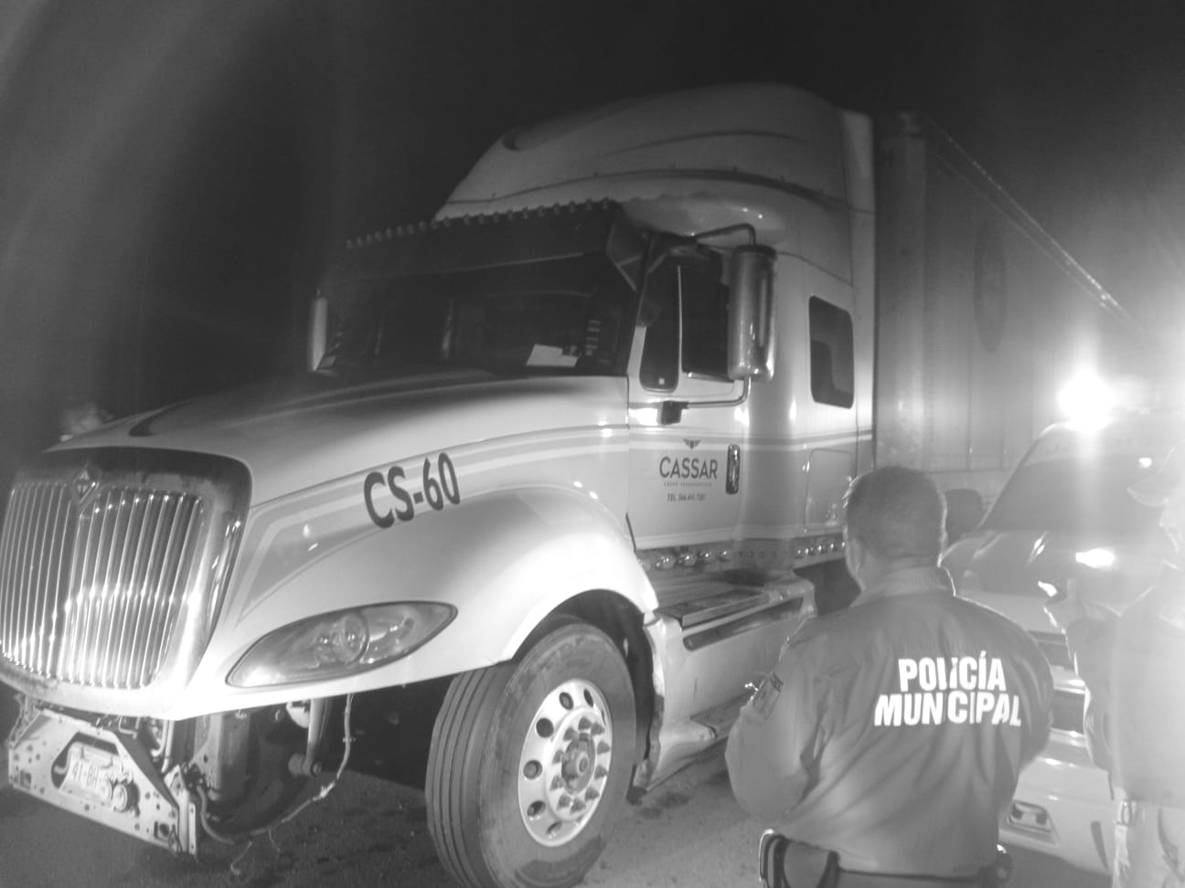 Frustra Policía Municipal de Hueyotlipan robo de tractocamión cargado con papel