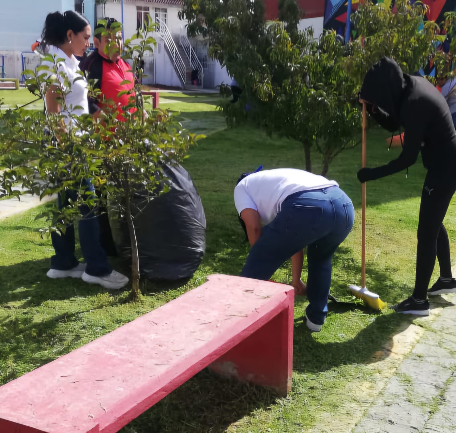 SMDIF Cuautlancingo encabeza faena comunitaria 