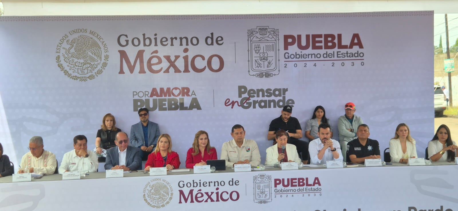 Tonantzin Fernández acompaña al gobernador Alejandro Armenta en recorrido por la Recta a Cholula