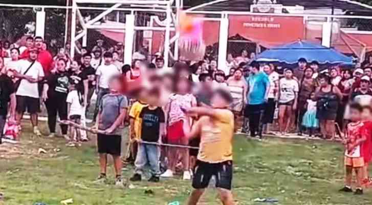 Condenan brutal "tradición" con animales en piñatas en Calkiní, Campeche