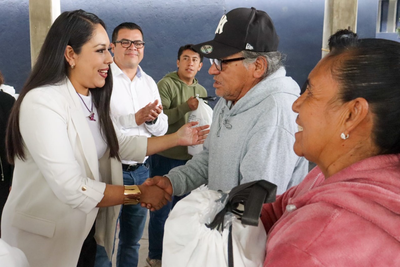 Sensibilidad y compromiso: Gobierno de Tonantzin Fernández entrega apoyos alimentarios a sectores vulnerables