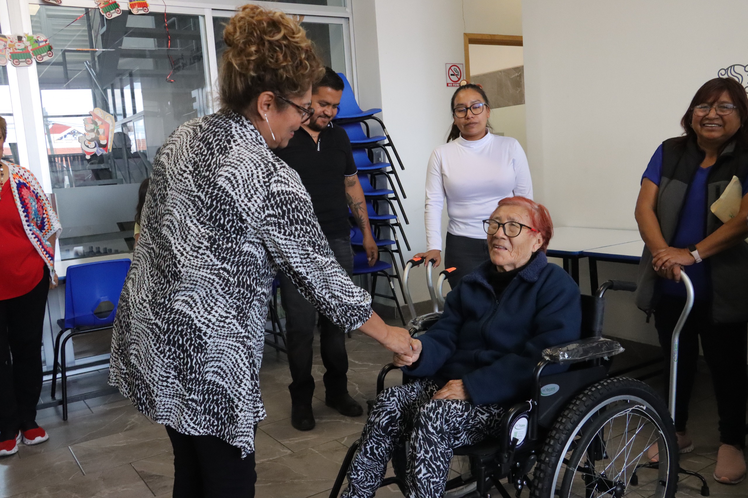 Tere Alfaro fortalece atención social con entrega de aparatos funcionales